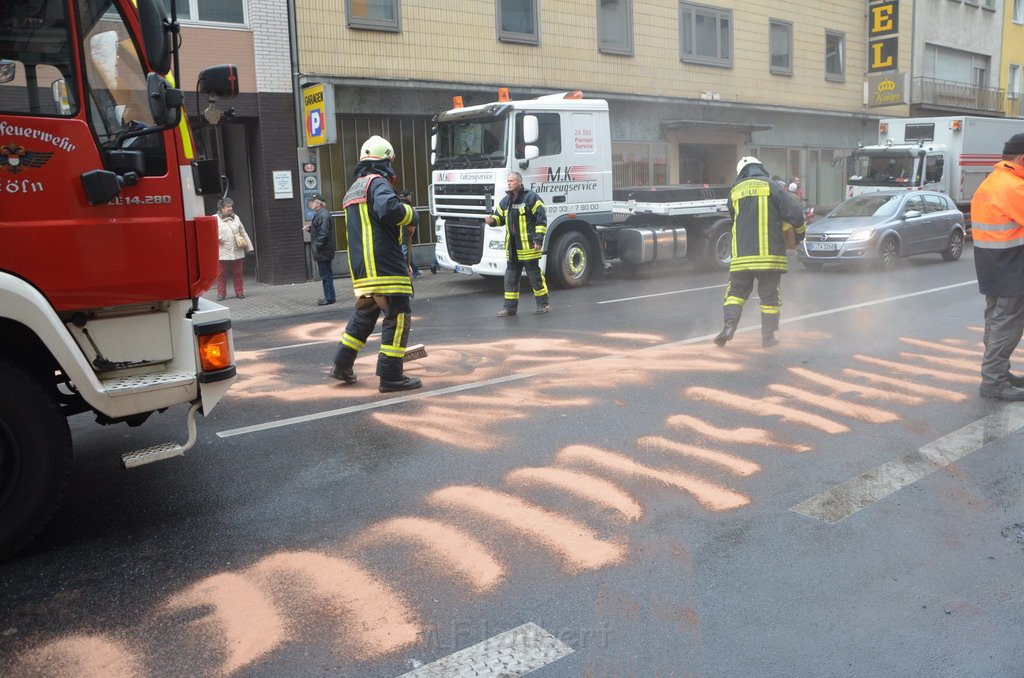 Stadtbus fing Feuer Koeln Muelheim Frankfurterstr Wiener Platz P250.JPG